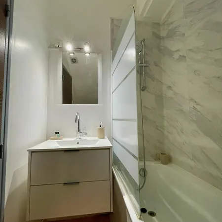 Le Nid De L'artiste - Cathedral Center Apartment *